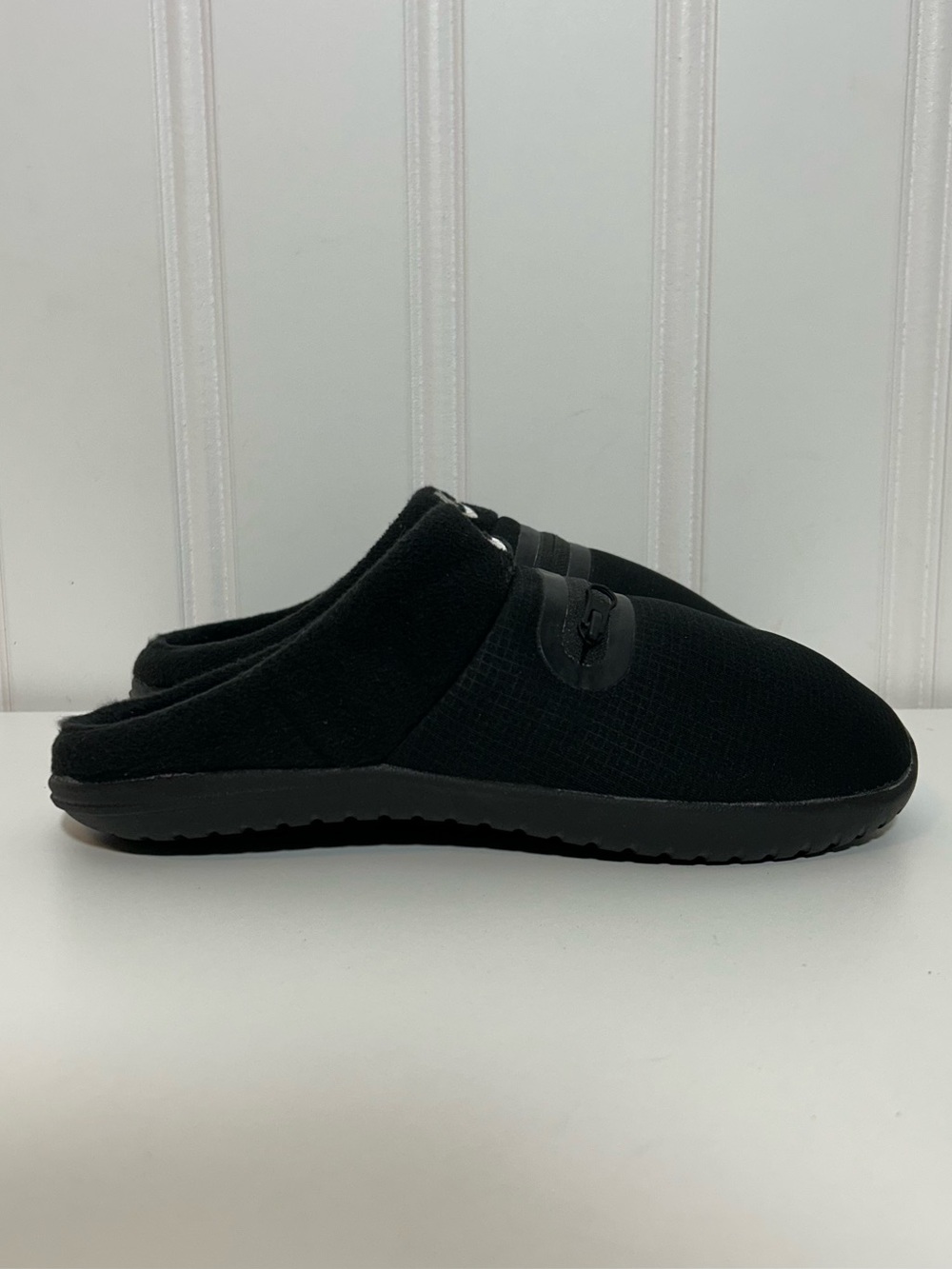 Nike burrow black slippers zipper pocket